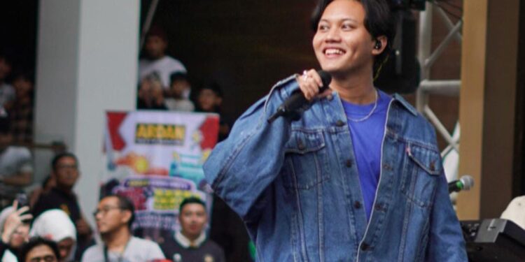 Dukung Pelaku Industri Hiburan, Rizky Febian Meriahkan Pembukaan Makmur Bahagia Kemang 1 Dukung Pelaku Industri Hiburan, Rizky Febian Meriahkan Pembukaan Makmur Bahagia Kemang