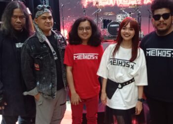 Gara-Gara Liriknya, Rina Nose Mau Jadi Vokalis Band Methosa