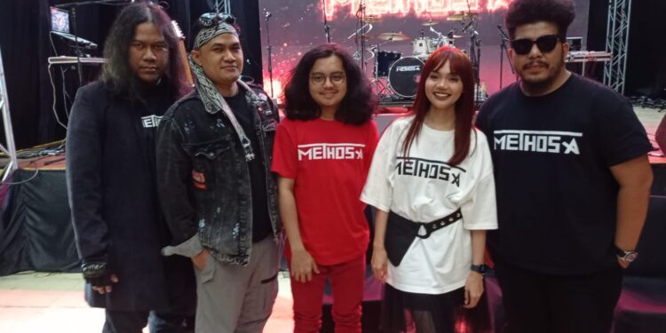 Gara-Gara Liriknya, Rina Nose Mau Jadi Vokalis Band Methosa 1 Gara-Gara Liriknya, Rina Nose Mau Jadi Vokalis Band Methosa