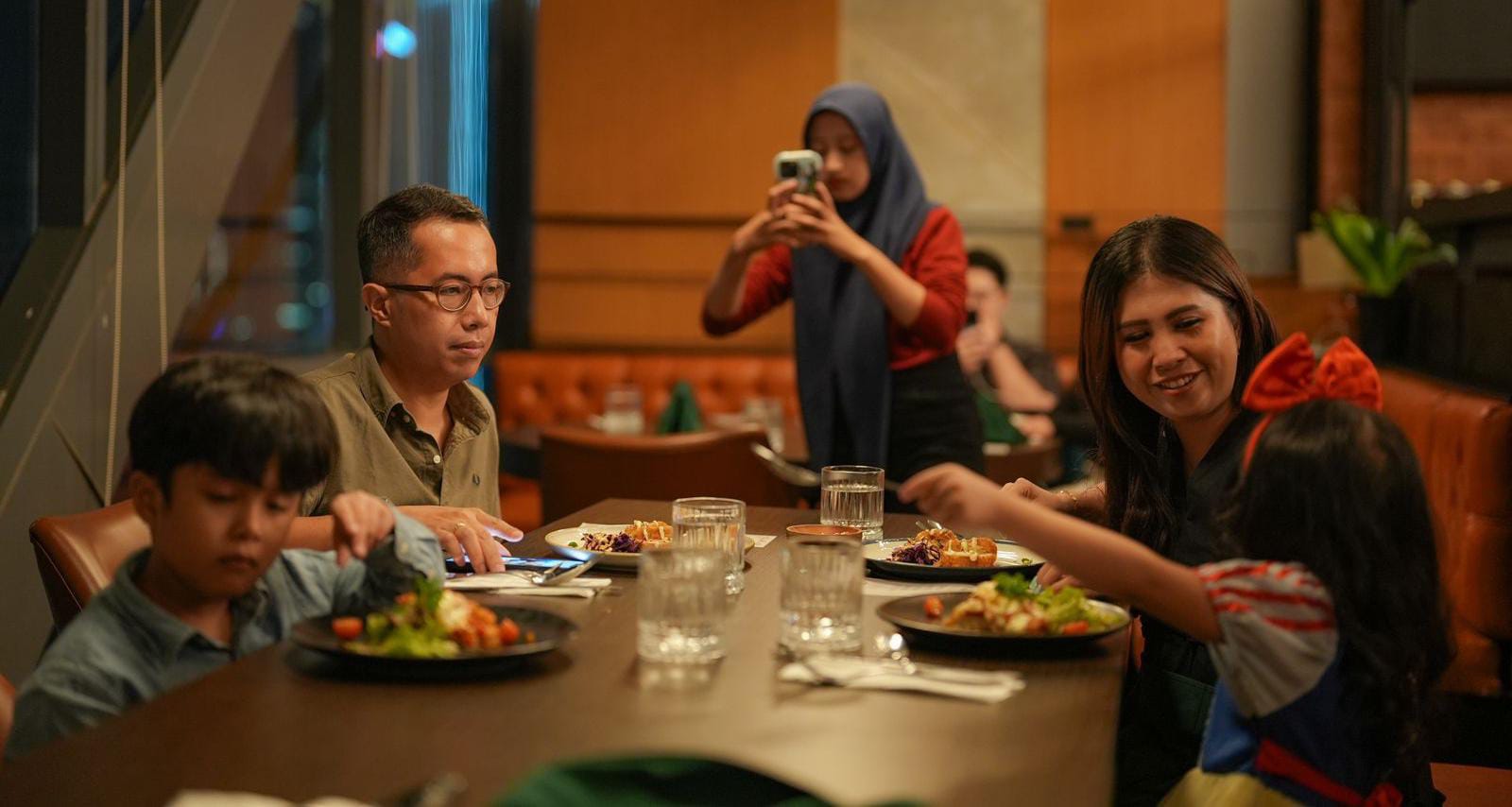 IMG 20240317 WA0011 - Pengalaman Seru Selebgram Yanna Oxania, Dinner Diiringi Musik Disney dengan Sentuhan Broadway