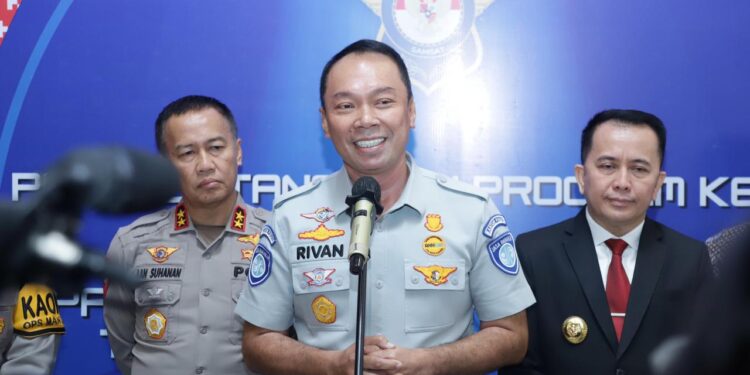 Pembina Samsat Nasional Gelar Kick Off Implementasi Pasal 74 UU Nomor 22 Tahun 2009 tentang Lalu Lintas dan Angkutan Jalan 1 Pembina Samsat Nasional Gelar Kick Off Implementasi Pasal 74 UU Nomor 22 Tahun 2009 tentang Lalu Lintas dan Angkutan Jalan