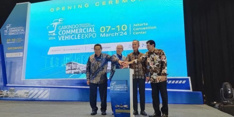 Buka GIICOMVEC 2024, Agus Gumiwang: Industri Kendaraan Niaga Catat Penjualan Domestik 200.000 unit Tahun Lalu 1 Buka GIICOMVEC 2024, Agus Gumiwang: Industri Kendaraan Niaga Catat Penjualan Domestik 200.000 unit Tahun Lalu