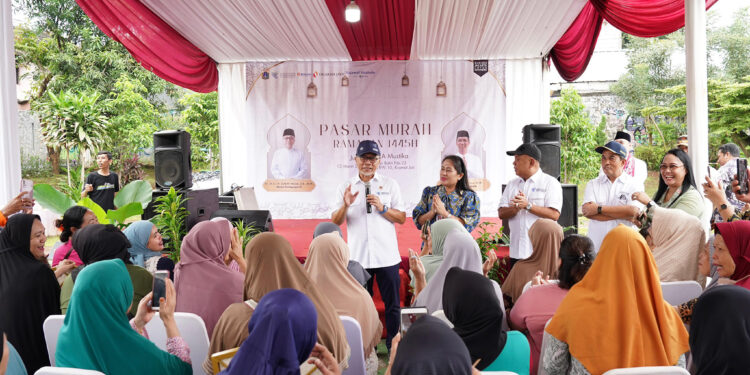 Mendag Meninjau Pelaksanaan Pasar Murah Ramadan 1445 H Pemprov DKI Jakarta di RPTRA Mustika, Jakarta 1 menteri perdagangan