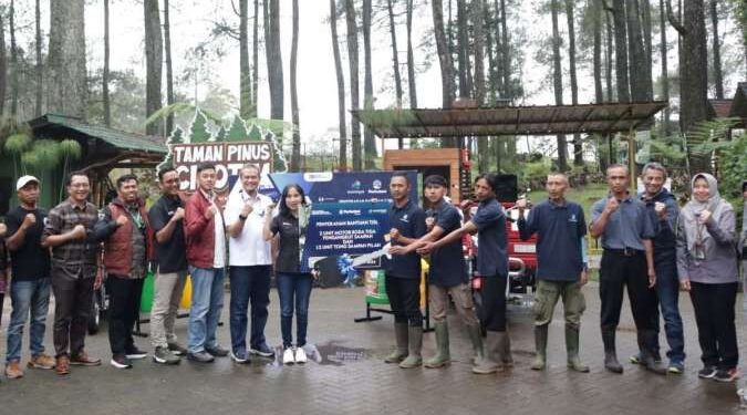 Perhutani Group Dukung Program Cikole Kampung Re/UpCycle Bebas Sampah 1 Perhutani Group