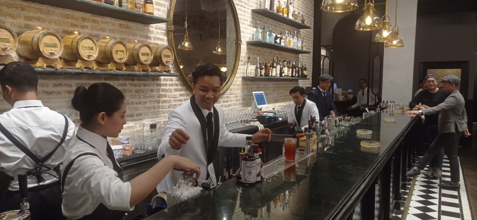 Baru Dibuka, 1920 Lounge Jadi Tempat Tongkrongan dengan Nuansa Era 1920-an 2 IMG 20240421 WA0012 - Baru Dibuka, 1920 Lounge Jadi Tempat Tongkrongan dengan Nuansa Era 1920-an
