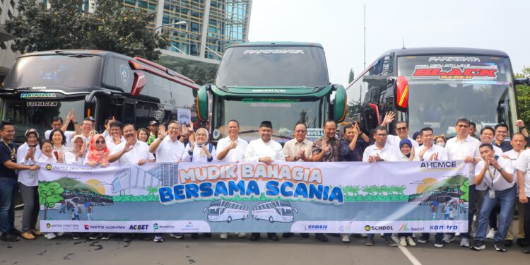 Wamenaker Lepas Peserta Mudik Bahagia Bersama Scania di PT United Tractors