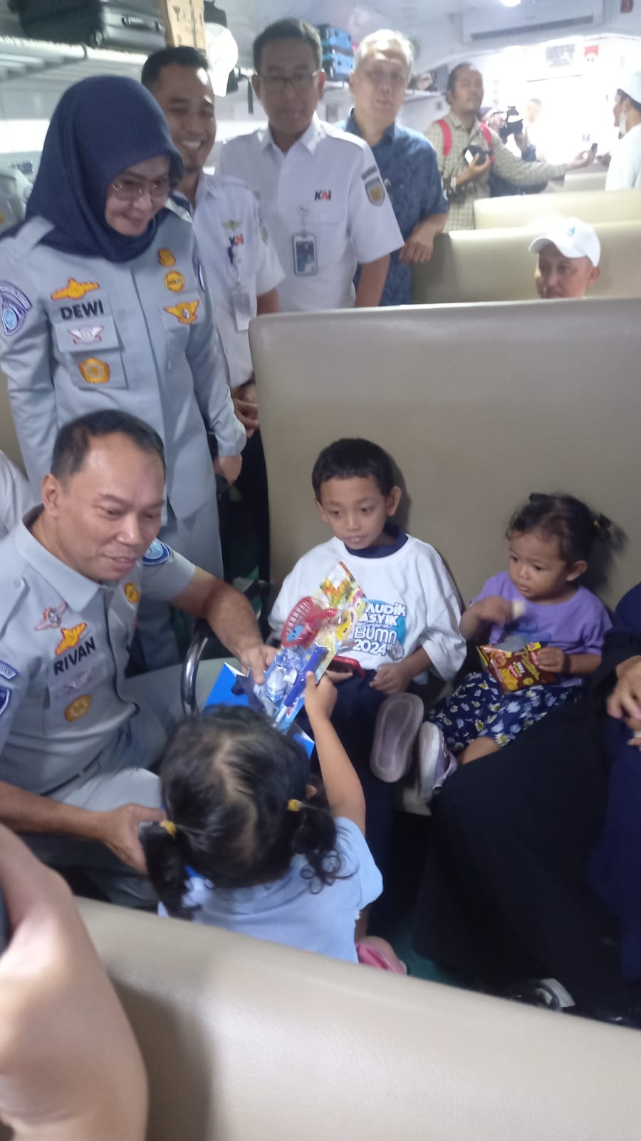 jasa raharja 1 - Dirut Jasa Raharja Lepas Keberangkatan Mudik Gratis di Stasiun Senen