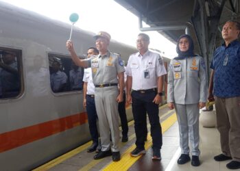 Dirut Jasa Raharja Lepas Keberangkatan Mudik Gratis di Stasiun Senen