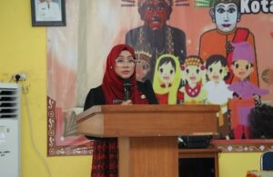 Plt Kepala Satuan Pelaksana Pendidikan Kecamatan Duren Sawit, Farida Farhah.