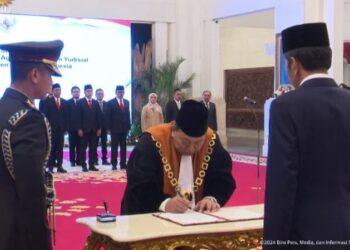Pelantikan Wakil Ketua MA Bidang Non Yudisial: Suharto Ucapkan Sumpah Jabatan di Hadapan Presiden 1 Wakil Ketua MA