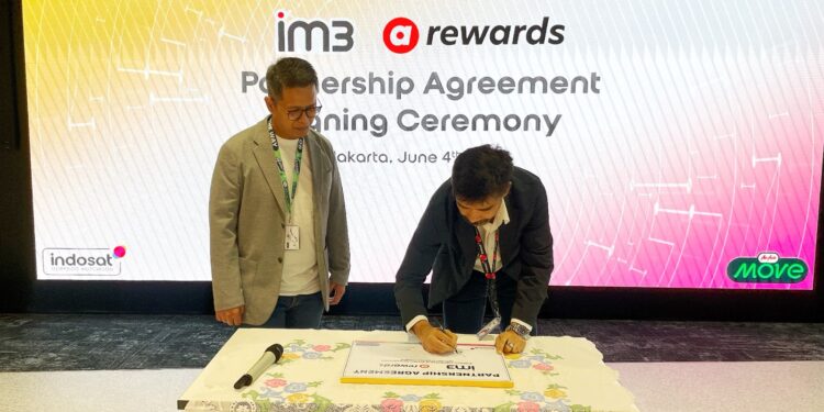 Hadirkan Kemudahan Komunikasi Bagi Traveler Mancanegara, IM3 Gandeng AirAsia Reward