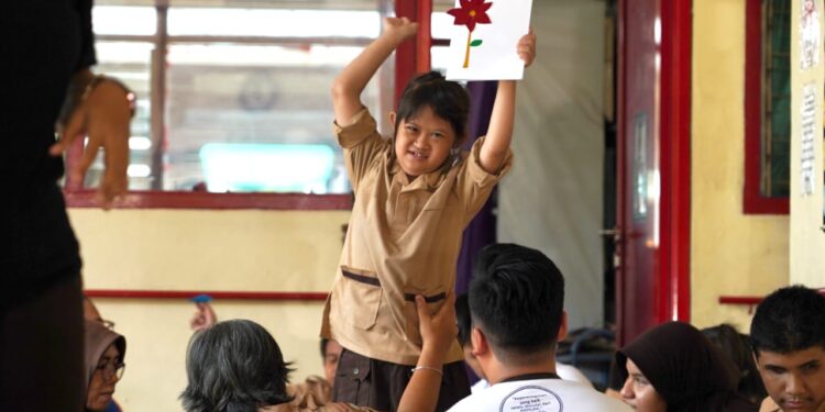 Senyum Hangat Siswa-Siswa SLB Rawinala Sambut HUT Milenial PNM ke-25