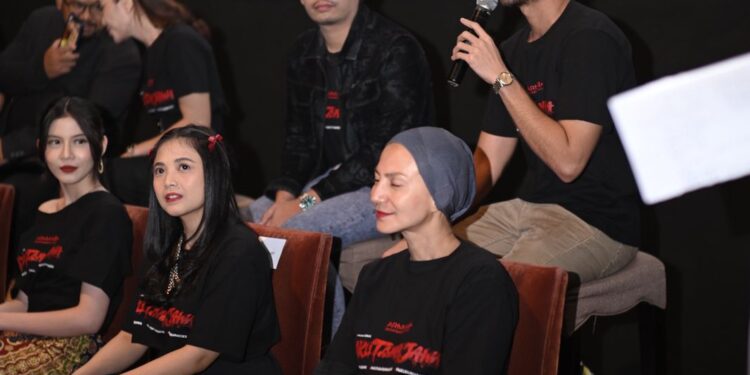 Film Horor Paku Tanah Jawa: Kerjasama Sinematik Indonesia dan Malaysia 1 Film Horor Paku Tanah Jawa: Kerjasama Sinematik Indonesia dan Malaysia