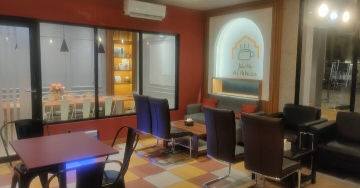 Kedai Kopi Al Ikhlas: Nuansa Islami di Tengah Modernitas