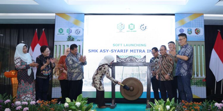 Berharap Menjadi The Real Vocational School, Menaker Soft Launching SMK Asy-Syarif Mitra Industri Mojokerto 1 Berharap Menjadi The Real Vocational School, Menaker Soft Launching SMK Asy-Syarif Mitra Industri Mojokerto
