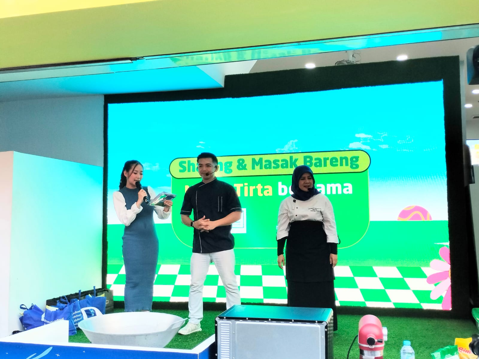 0f3ff3db 7cdb 45d9 9324 d81ae363e909 - Kolaborasi Kuliner Nicky Tirta Bersama Komunitas di Rumah Indofood Siap Hadirkan Demo Masak Inspiratif!