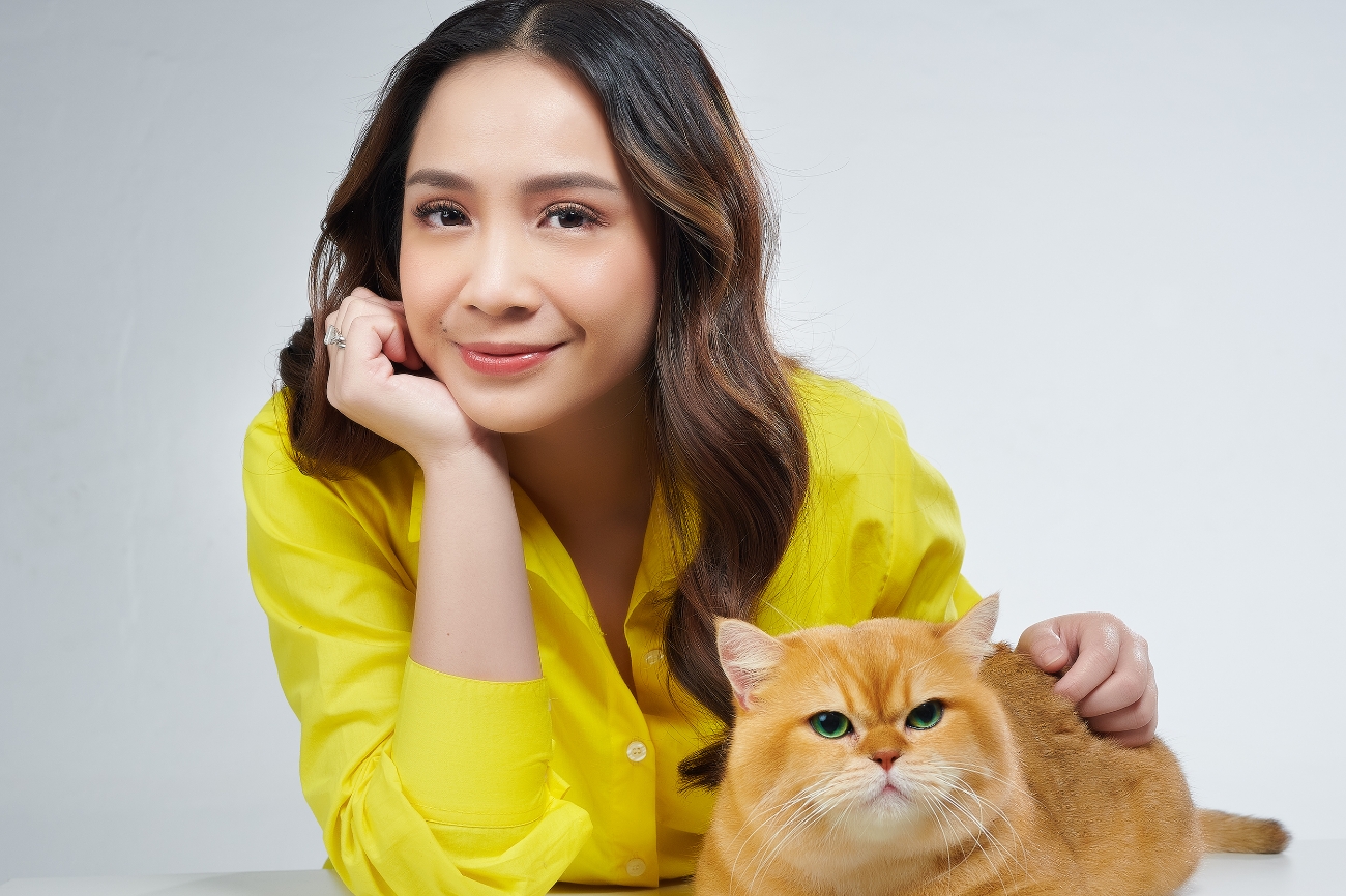 Picsart 24 07 03 17 56 23 966 - Nagita Slavina Percayakan Kesehatan Kucingnya pada Me-O Cat Food