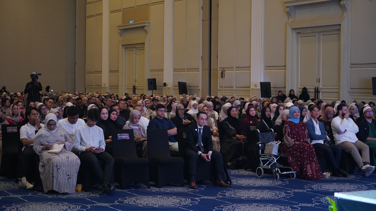 c0b61352 093c 4ad4 b158 1c4cf48f9774 - Konferensi Inspiratif ISN: "When Life Hits Hard" Bersama Omar Suleiman Sukses Digelar di Jakarta