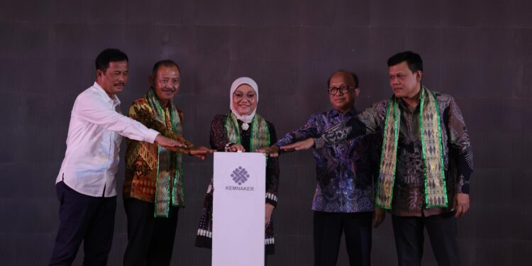 Menaker Ida Resmikan Satpel Pelatihan Vokasi dan Produktivitas Batam