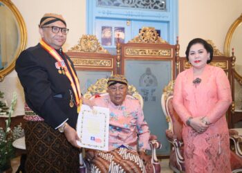 Keraton Kasunanan Surakarta Hadiningrat Beri Gelar Kehormatan Wamenaker Afriansyah Noor