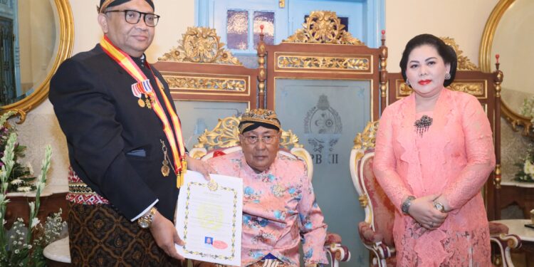 Keraton Kasunanan Surakarta Hadiningrat Beri Gelar Kehormatan Wamenaker Afriansyah Noor