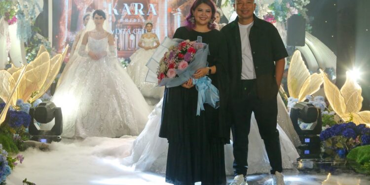 Lihat-Lihat Gaun di Acara Kara Brides by Dita Celine, Vicky Prasetyo Ingin Nikah Lagi?