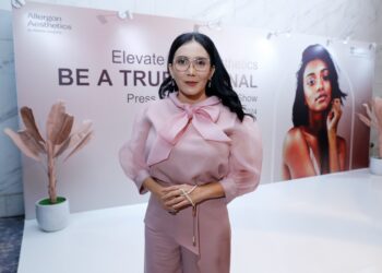 Rieke Diah Pitaloka Mendapat Hidayah untuk Menjaga Kecantikan Wajah Setelah Pergi Haji 1 Rieke Diah Pitaloka Mendapat Hidayah untuk Menjaga Kecantikan Wajah Setelah Pergi Haji