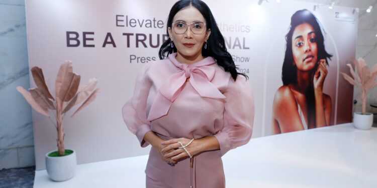Rieke Diah Pitaloka Mendapat Hidayah untuk Menjaga Kecantikan Wajah Setelah Pergi Haji 1 Rieke Diah Pitaloka Mendapat Hidayah untuk Menjaga Kecantikan Wajah Setelah Pergi Haji