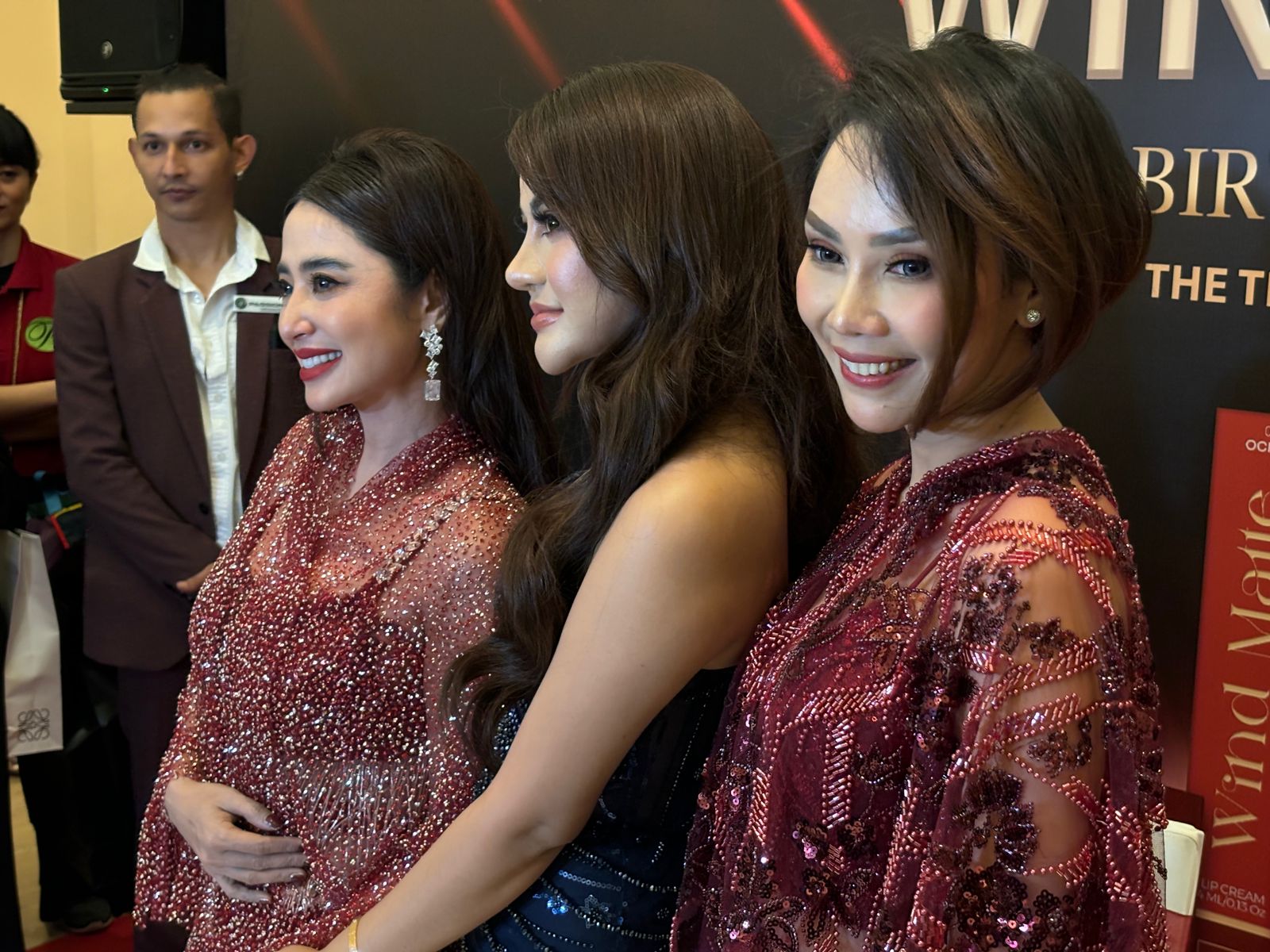 Windi Yanti Persembahkan Gaun Mewah untuk Dewi Perssik di Grand Launching Windshine 2 IMG 20240915 WA0018 - Windi Yanti Persembahkan Gaun Mewah untuk Dewi Perssik di Grand Launching Windshine