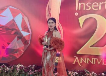 Raih Penghargaan Favorite Beauty and Fashion Enthusiast, Uci Flowdea Ungkap Rahasia Awet Muda 1 Raih Penghargaan Favorite Beauty and Fashion Enthusiast, Uci Flowdea Ungkap Rahasia Awet Muda