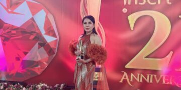 Raih Penghargaan Favorite Beauty and Fashion Enthusiast, Uci Flowdea Ungkap Rahasia Awet Muda