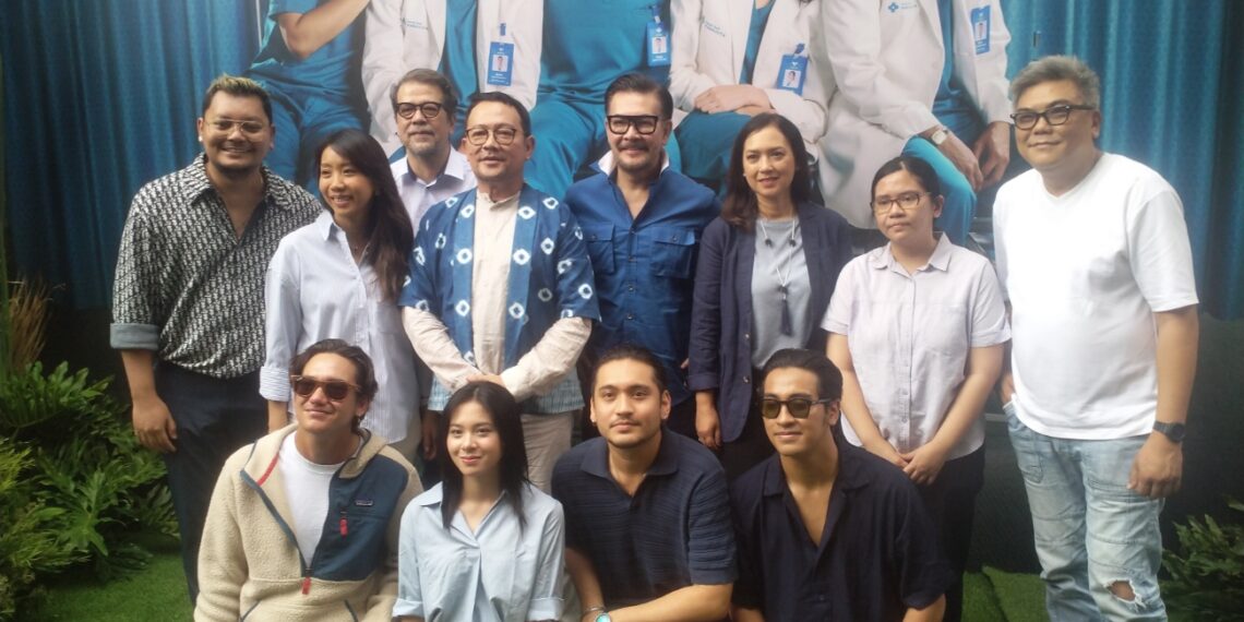 Adipati Dolken, Zee, dan Ferry Salim Ungkap Pengalaman Syuting "Sekotengs" yang Tayang Eksklusif di Prime Video 1 Adipati Dolken, Zee, dan Ferry Salim Ungkap Pengalaman Syuting “Sekotengs” yang Tayang Eksklusif di Prime Video
