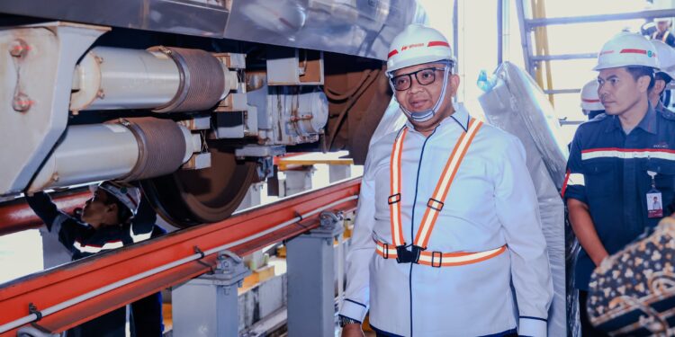 Lakukan Kunker ke PT KCIC, Wamenaker Sampaikan Pentingnya Transfer Teknologi Perkuat SDM Indonesia