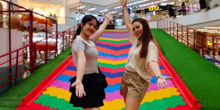 Mal Ciputra Jakarta mengajak para pengunjung ikut petualangan seru di RAINBOW SLIDE FINDING THE SEA 1 Mal Ciputra Jakarta