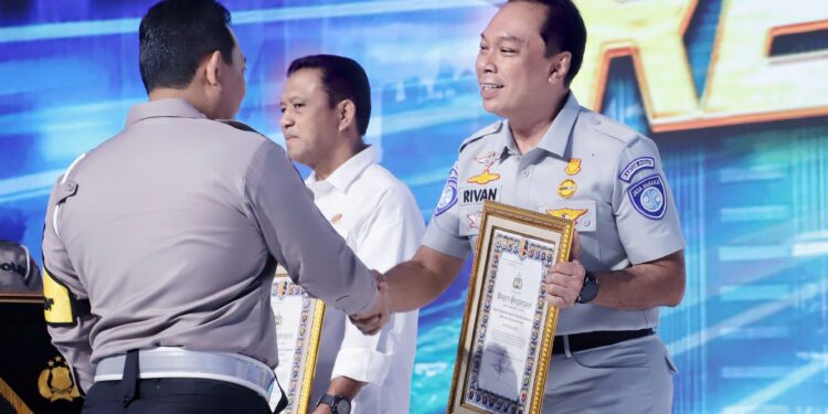  Jasa Raharja Dapat Piagam Penghargaan dari Kapolri