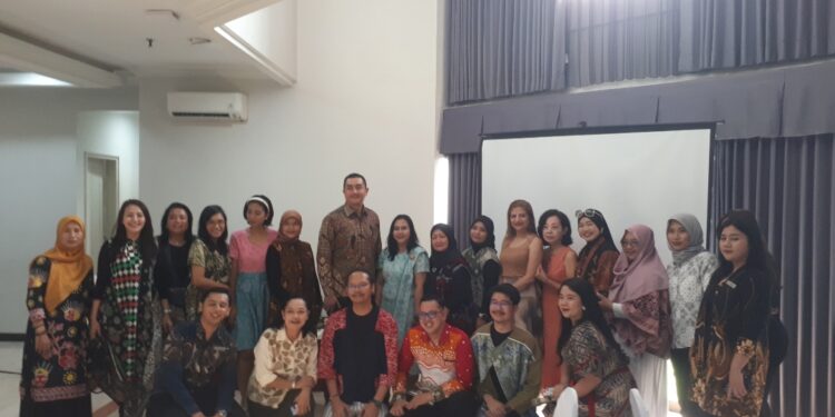 Hotel Aryaduta Suites Semanggi Rayakan Hari Batik Nasional 2024 Bersama Batik Betawi Tambora