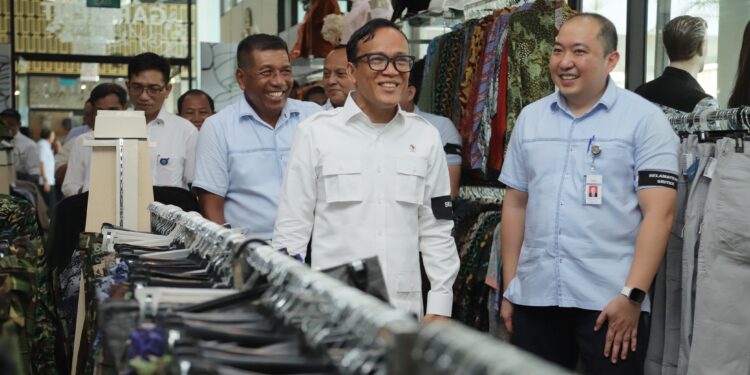 Bentuk Kehadiran Pemerintah dan Negara, Wamenaker Noel Kunjungi Sritex