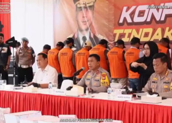 Korupsi di Sulsel: Uang Rakyat Rp 84 Miliar Raib, 21 Tersangka Dibekuk 4 Korupsi di Sulsel: Uang Rakyat Rp 84 Miliar Raib, 21 Tersangka Dibekuk