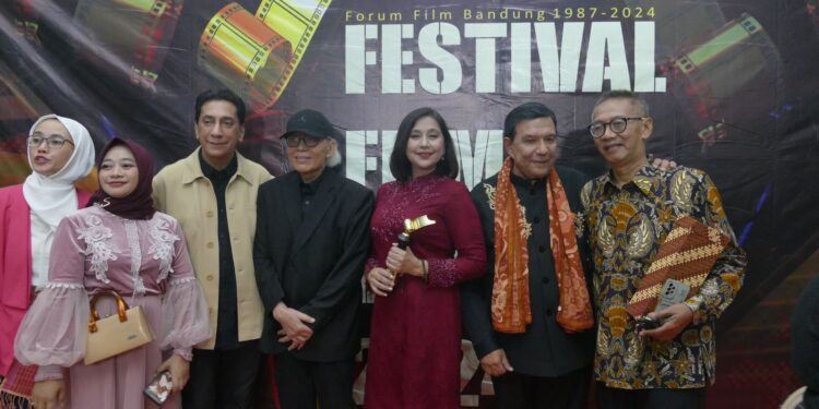 Ayu Azhari Raih Penghargaan Pemeran Wanita Terpuji di Festival Film Bandung ke-37
