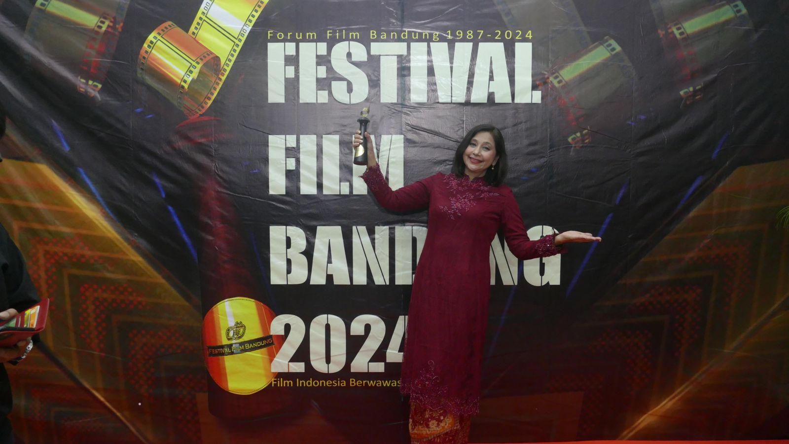 IMG 20241113 WA0014 - Ayu Azhari Raih Penghargaan Pemeran Wanita Terpuji di Festival Film Bandung ke-37