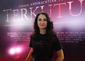 Atiqah Hasiholan Kembali ke Genre Horor Setelah 15 Tahun Lewat Film Terkutuk