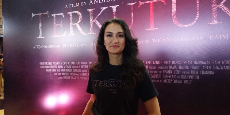 Atiqah Hasiholan Kembali ke Genre Horor Setelah 15 Tahun Lewat Film Terkutuk 1 Atiqah Hasiholan Kembali ke Genre Horor Setelah 15 Tahun Lewat Film Terkutuk