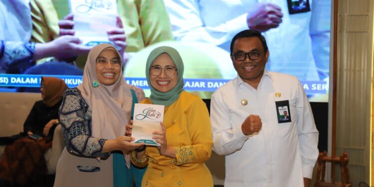 Perempuan dan Peran Strategisnya dalam Membangun Budaya Literasi di Indonesia