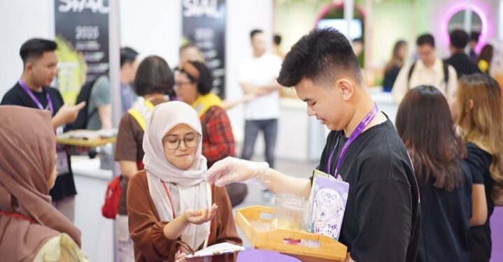 Mahasiswa Universitas Ciputra Dongkrak Nilai Tambah Ekspor Indonesia di Ajang SIAL InterFOOD 2024 1 Mahasiswa Universitas Ciputra Dongkrak Nilai Tambah Ekspor Indonesia di Ajang SIAL InterFOOD 2024