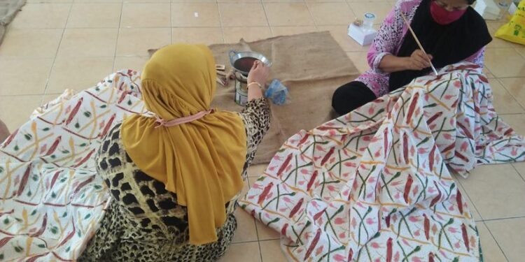 Batik Mangrove Genting Pulur: Karya Seni Khas Anambas yang Menggabungkan Alam dan Budaya 1 batik