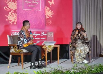 Rayakan 15 Tahun Perjalanan Batik Chic, Novita Yunus Luncurkan Buku