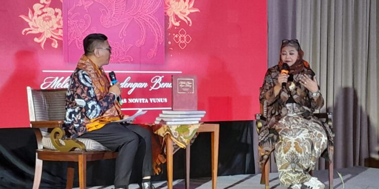Rayakan 15 Tahun Perjalanan Batik Chic, Novita Yunus Luncurkan Buku 1 Rayakan 15 Tahun Perjalanan Batik Chic, Novita Yunus Luncurkan Buku