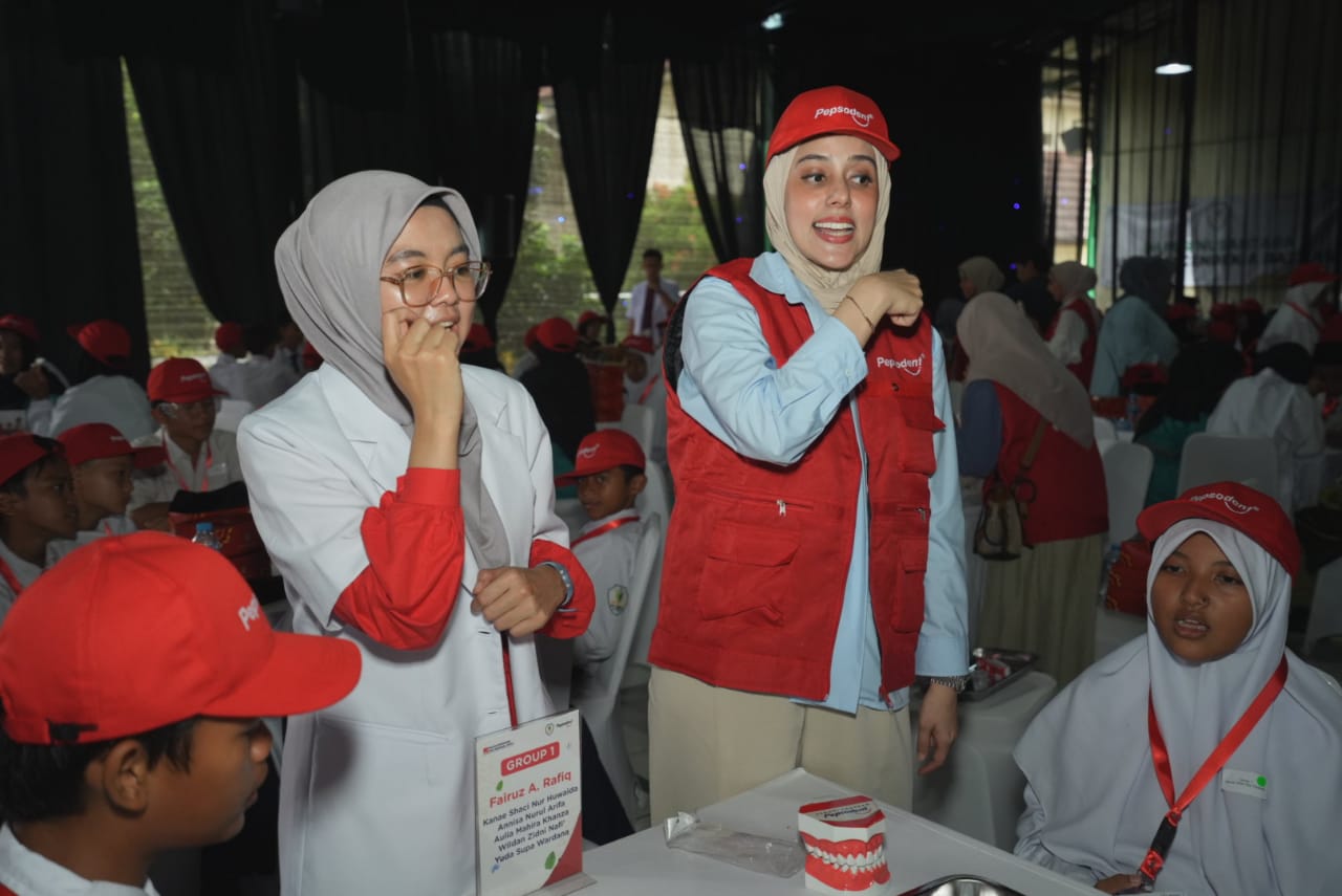 3a59c53f e5c2 4946 a5da c0b407269c86 - Siswa Sekolah Cendekia BAZNAS Dapatkan Edukasi dan Layanan Kesehatan Gigi Gratis di BKGN 2024