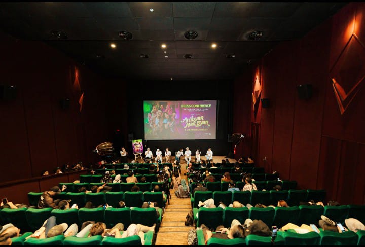 Ambyar Mak Byar: Kisah Cinta, Impian, dan Perjuangan Wong Cilik Hadir di Bioskop Mulai 9 Januari 3 Ambyar Mak Byar