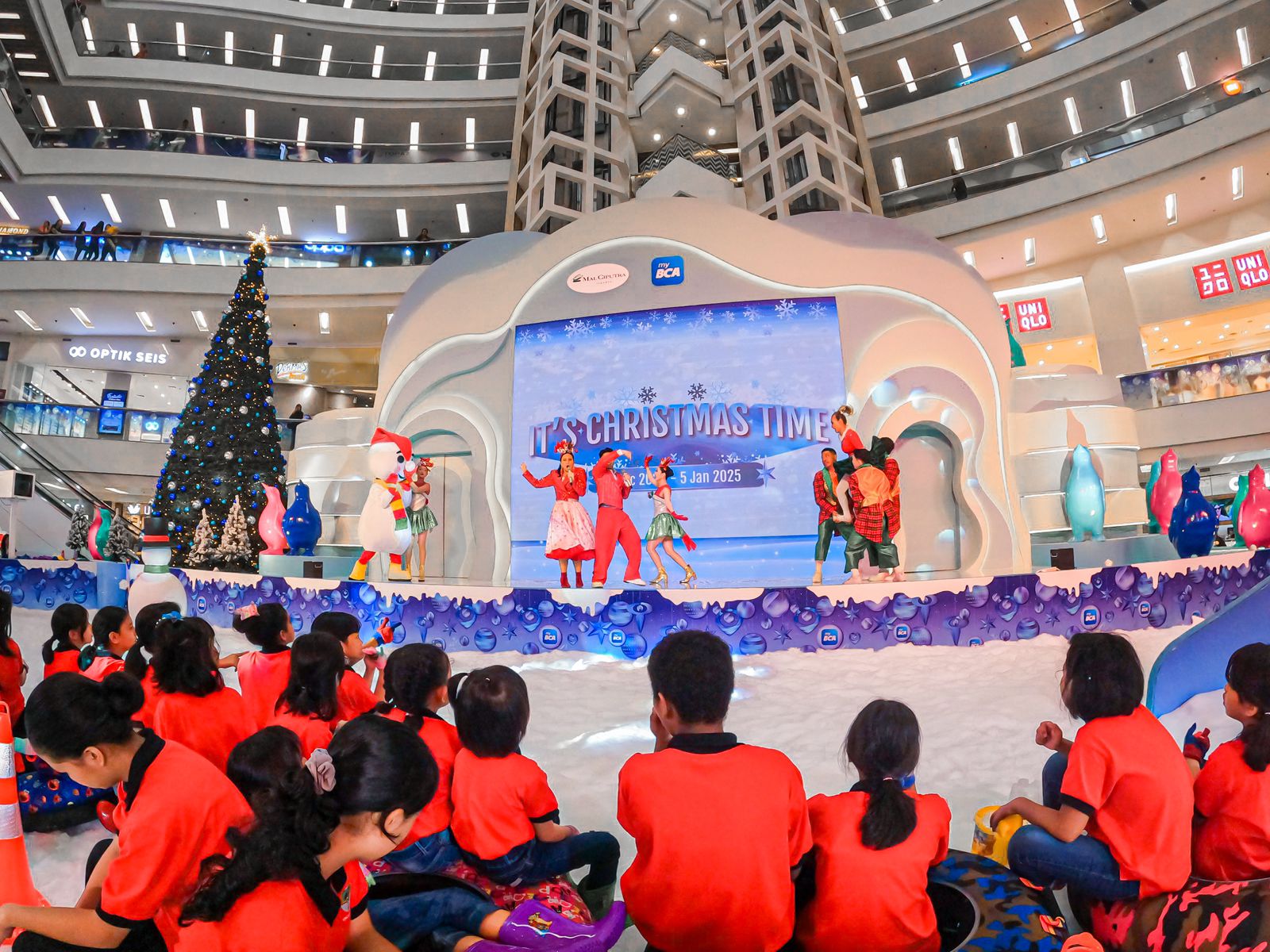 7e325c1f 3206 4d0e b145 6bedcc7df731 - It’s Christmas Time! Mal Ciputra Jakarta Rayakan Natal Bersama Anak-Anak Panti Asuhan di Snow Playground dengan Suguhan Christmas Show